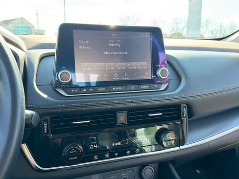 Used 2021 Nissan Rogue SV image 9