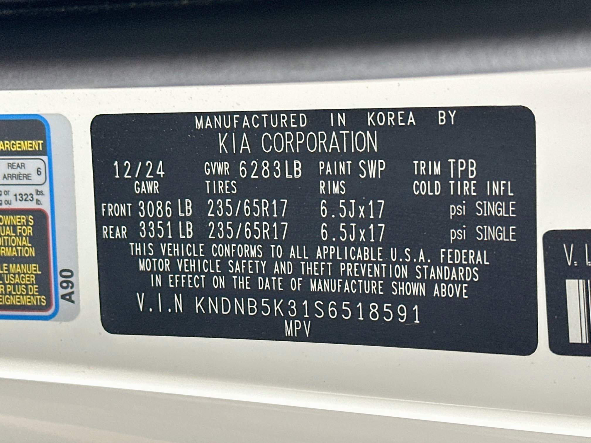 Used 2025 Kia Carnival FWD image 12