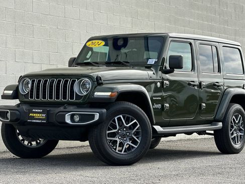 Used 2024 Jeep Wrangler Unlimited Sahara w/ Technology Group AWD/4WD image 8