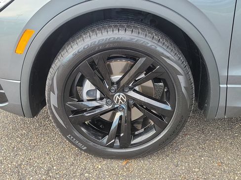 Certified 2023 Volkswagen Tiguan SE R-Line FWD image 12