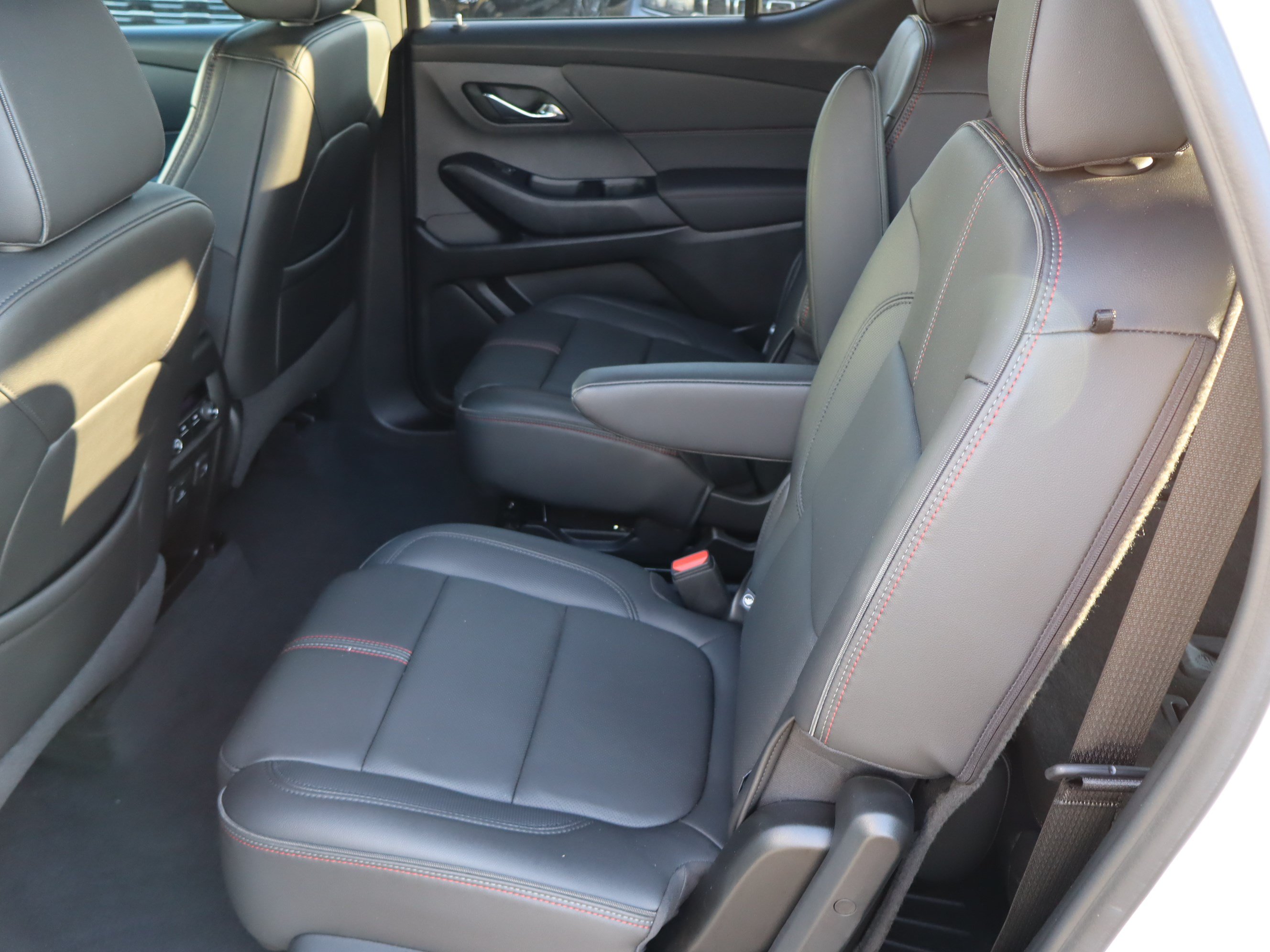 Used 2023 Chevrolet Traverse RS FWD image 32