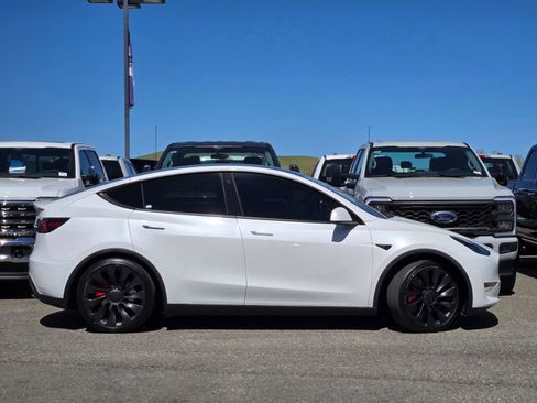 Used 2022 Tesla Model Y Performance image 3