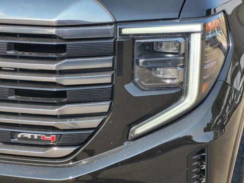 Used 2024 GMC Sierra 1500 AT4 w/ Technology Package AWD/4WD image 8