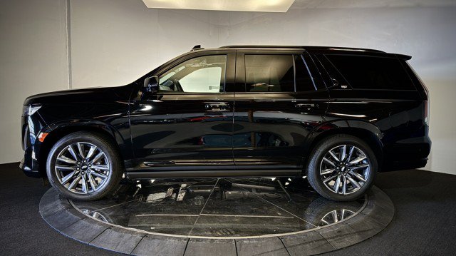 Used 2022 Cadillac Escalade Sport Platinum w/ Heavy-Duty Trailer Package AWD/4WD image 32