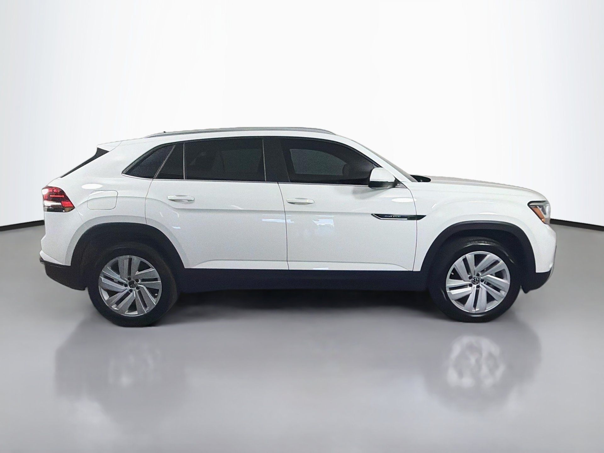 Certified 2023 Volkswagen Atlas Cross Sport SE FWD image 4