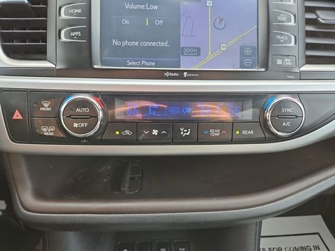 Used 2015 Toyota Highlander XLE AWD/4WD image 28