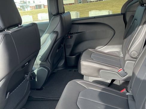 New 2026 Chrysler Pacifica Select image 7