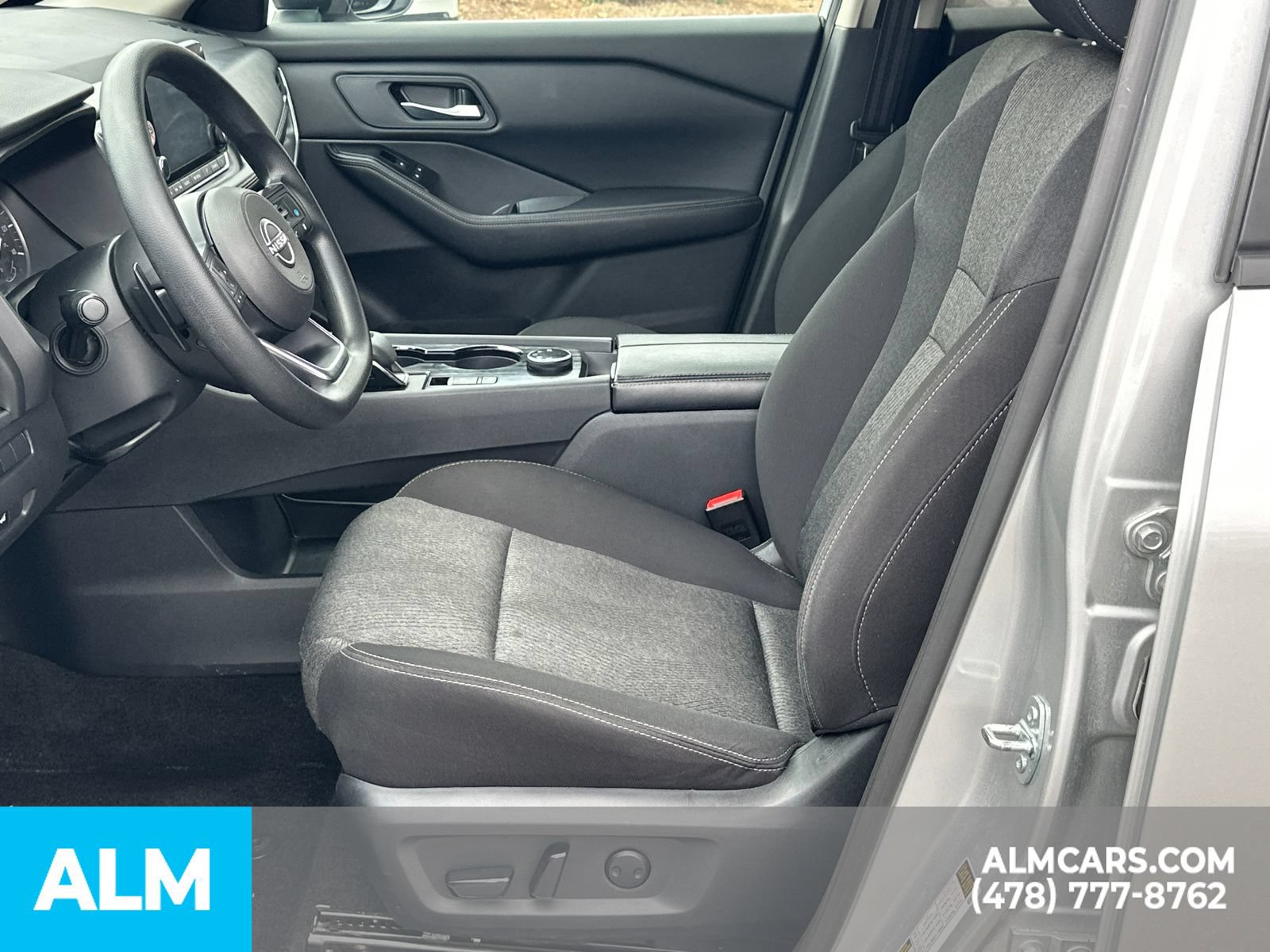 Used 2024 Nissan Rogue SV AWD/4WD image 10