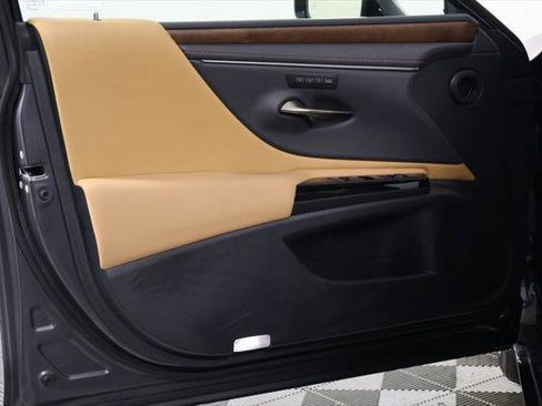 Certified 2025 Lexus ES 300h w/ Premium Package image 12