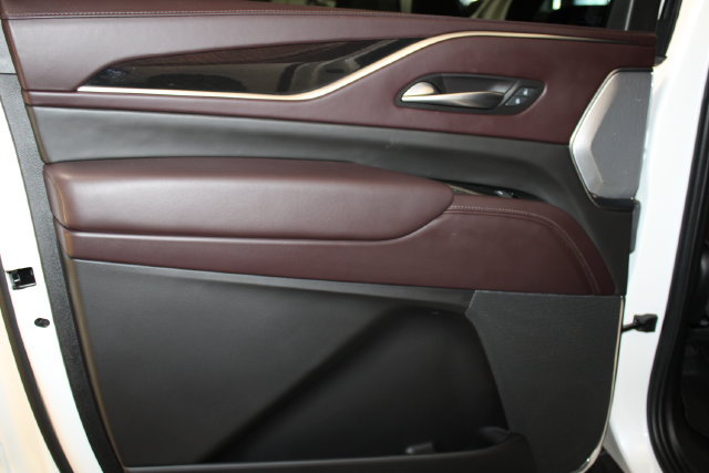 Certified 2022 Cadillac Escalade ESV Premium Luxury Platinum AWD/4WD image 32