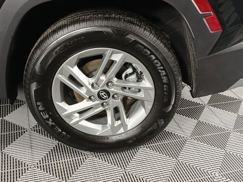 Used 2025 Hyundai Tucson SE image 24