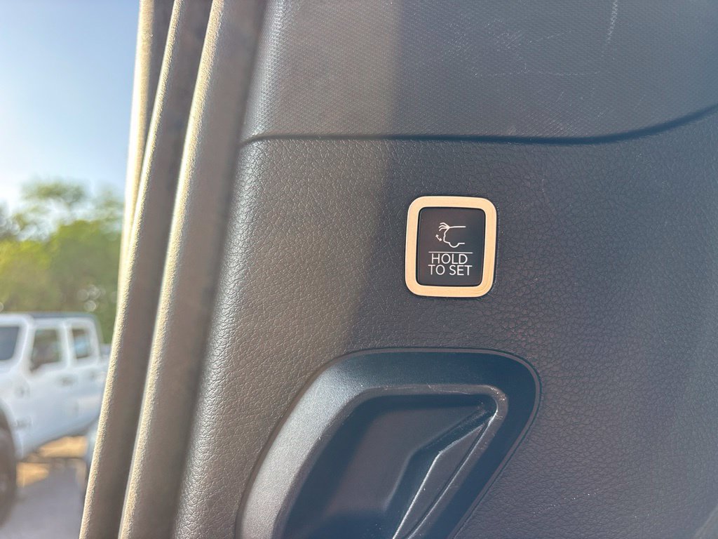 Used 2024 Jeep Wagoneer Series III AWD/4WD image 17