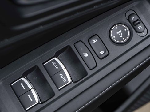 Used 2025 Honda Accord Sport image 38