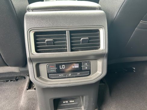 Used 2024 Volkswagen Atlas SE FWD image 31