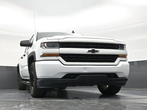 Used 2018 Chevrolet Silverado 1500 Custom w/ Custom Value Package RWD image 26