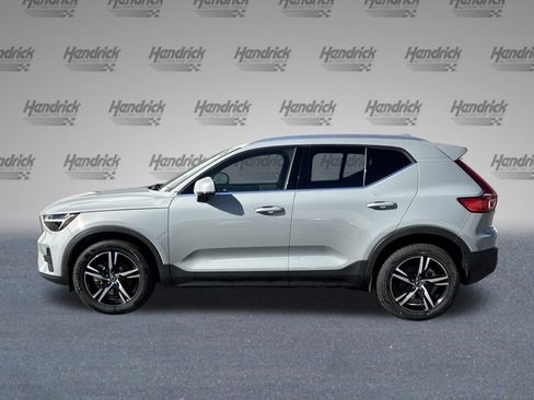 Used 2025 Volvo XC40 B5 Core image 6