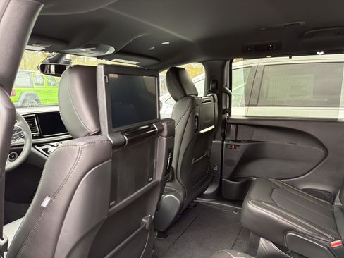 New 2026 Chrysler Pacifica Select AWD/4WD image 20