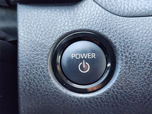 Used 2025 Toyota Camry SE image 16