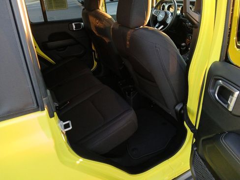 Certified 2023 Jeep Gladiator Overland image 29