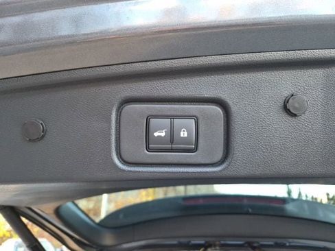 Used 2025 Nissan Pathfinder SL w/ SL Premium Package image 11