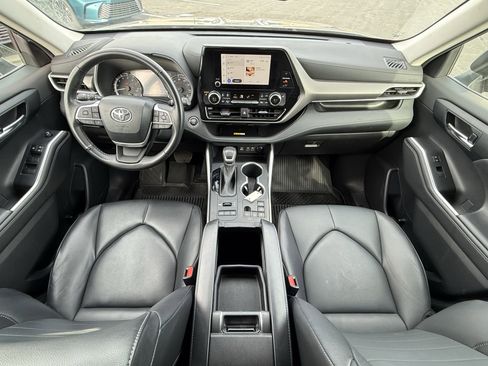 Used 2023 Toyota Highlander XLE image 19