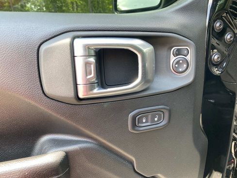Used 2025 Jeep Wrangler Unlimited Sport AWD/4WD image 21