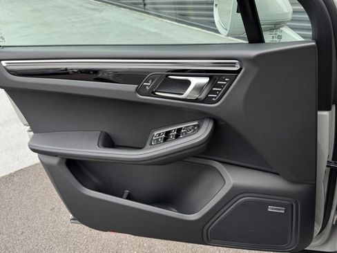 New 2026 Porsche Macan image 13