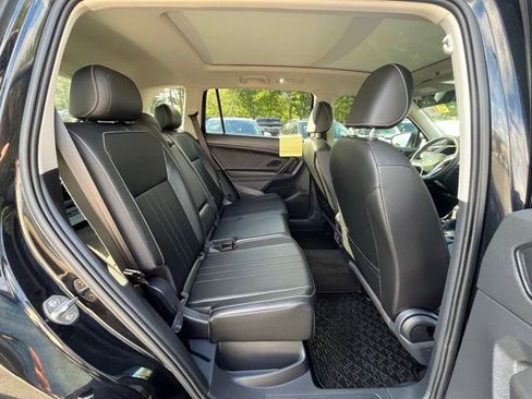 Used 2022 Volkswagen Tiguan SE w/ Panoramic Sunroof Package image 20