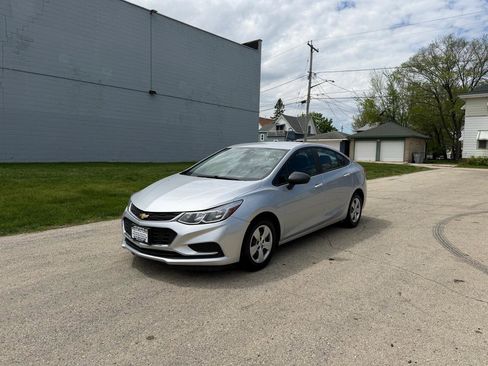 Used 2017 Chevrolet Cruze LS FWD image 3