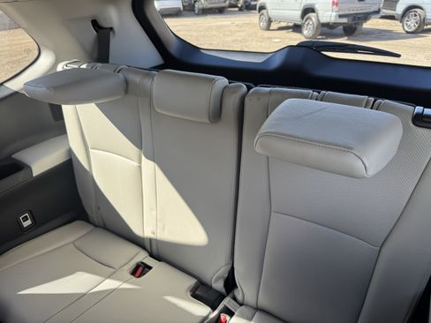 Used 2024 Toyota Grand Highlander AWD image 17
