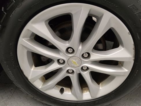 Used 2017 Chevrolet Malibu LT image 31