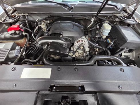 Used 2011 Chevrolet Avalanche LTZ RWD image 28