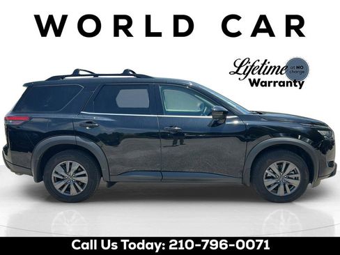 Used 2024 Nissan Pathfinder SV w/ SV Premium Package AWD/4WD image 2