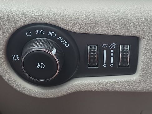 Used 2023 Chrysler Pacifica Touring-L FWD image 26