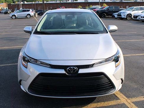 Used 2024 Toyota Corolla LE FWD image 3