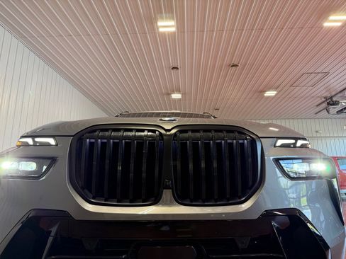 Used 2024 BMW X7 xDrive40i w/ M Sport Package AWD/4WD image 7