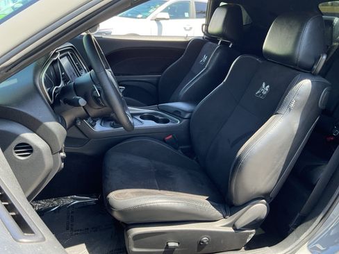 Used 2018 Dodge Challenger R/T Scat Pack w/ Dynamics Package RWD image 19