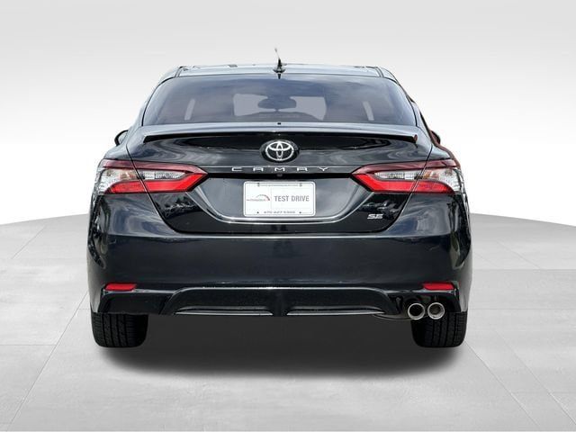 Used 2021 Toyota Camry SE FWD image 4