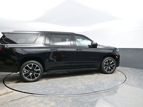 Used 2023 Chevrolet Suburban RST w/ Luxury Package image 10