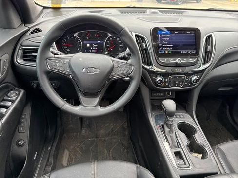 Used 2023 Chevrolet Equinox Premier image 16
