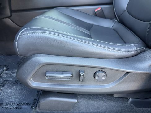 Used 2025 Honda Pilot Touring image 31