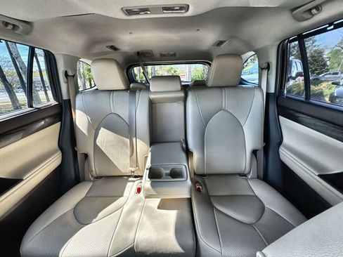 Used 2020 Toyota Highlander Limited image 30