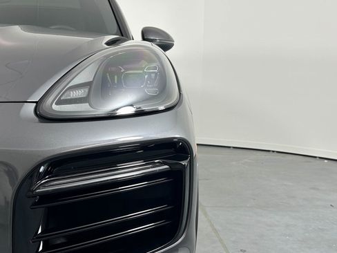 Used 2023 Porsche Cayenne Coupe image 11