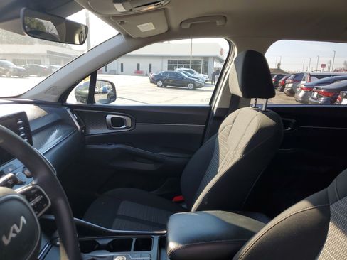 Used 2023 Kia Sorento LX image 17