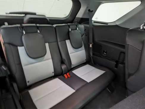 Certified 2022 Ford Explorer XLT w/ Equipment Group 202A image 37