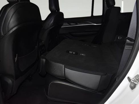 Used 2023 Jeep Grand Cherokee Limited AWD/4WD image 15