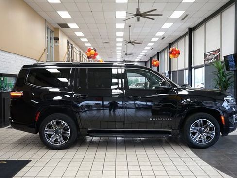 Used 2024 Jeep Wagoneer Series II w/ Flexible Seating Group image 19