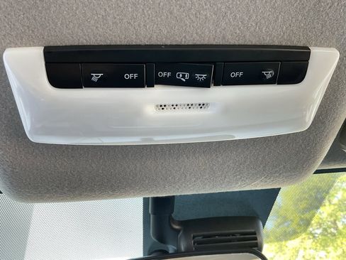 Used 2025 Nissan Versa SV image 25