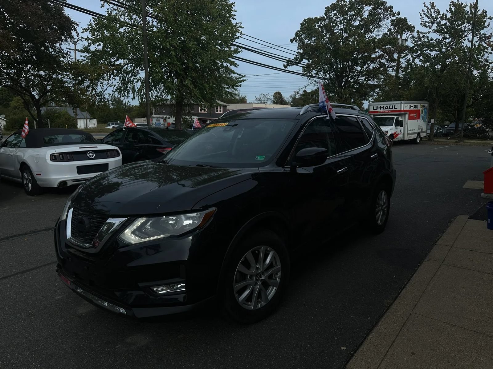 Used 2019 Nissan Rogue SV AWD/4WD image 3