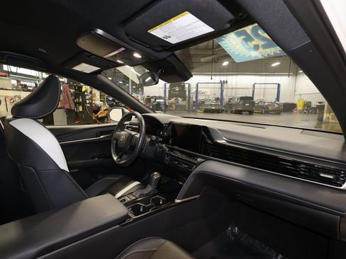 Used 2025 Toyota Camry SE image 28